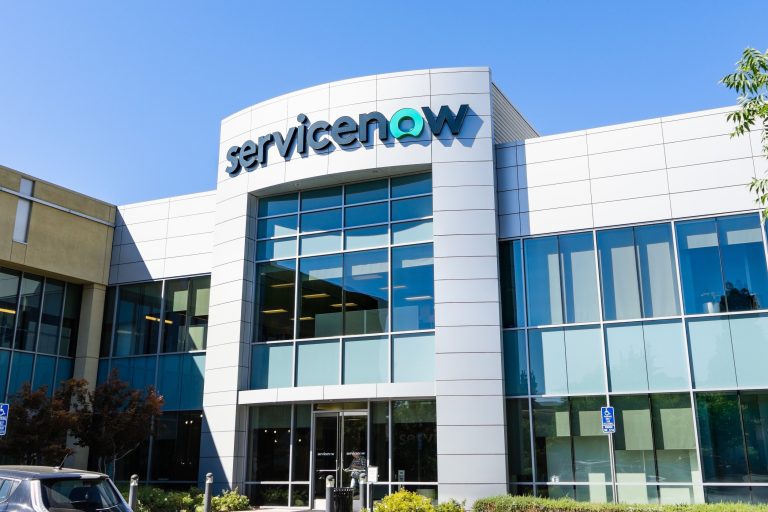 ServiceNow stock price forecast ahead of earnings: will it hit $1K?