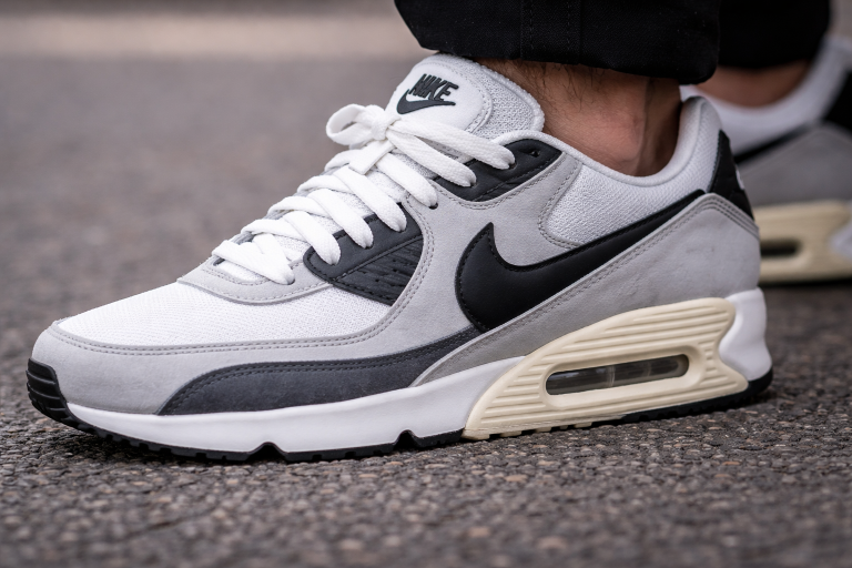 Nike shares sink as weak outlook and China slump hit recovery