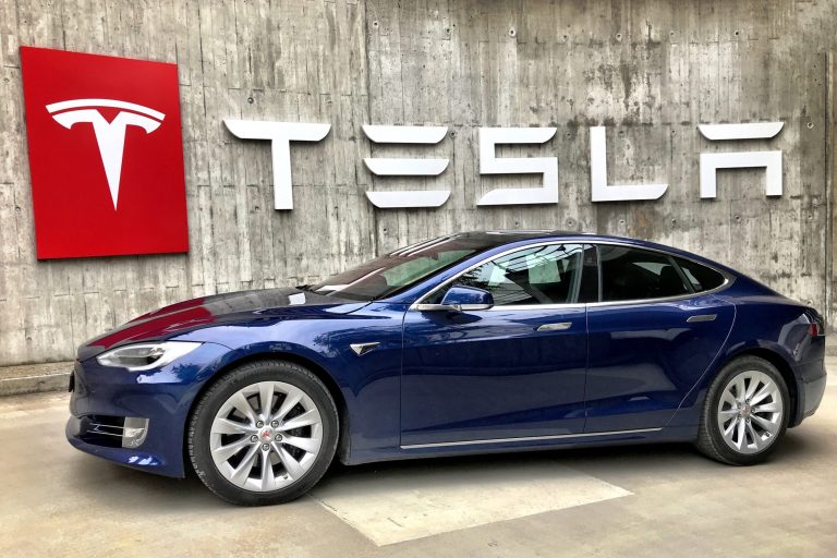 Tesla stock in the red today after Wednesday’s 7% surge: what’s going on?